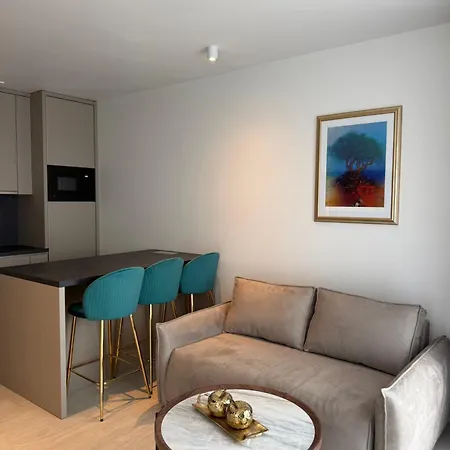 Aparthotel Navis &