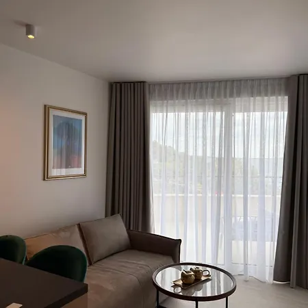Aparthotel Navis &