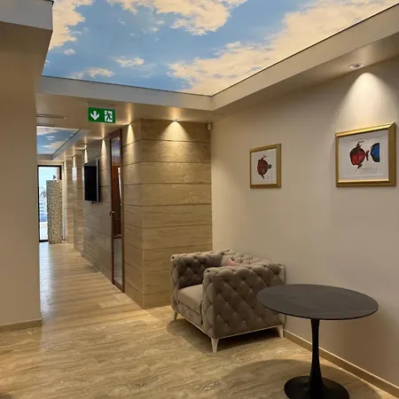 Aparthotel Navis & 4*