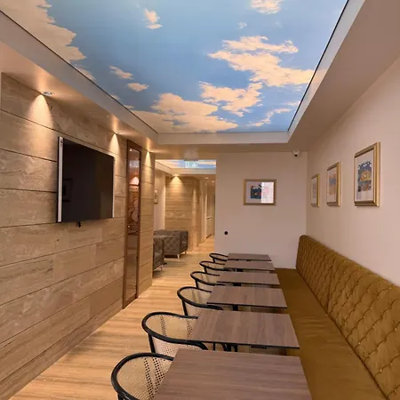 Aparthotel Navis & 4*