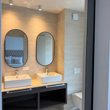 Aparthotel Navis & 4*