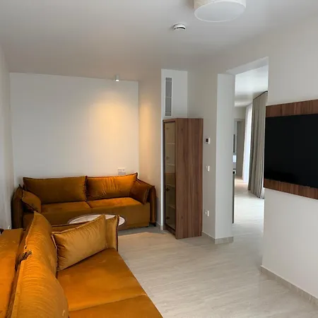 Navis & 4* Mandre