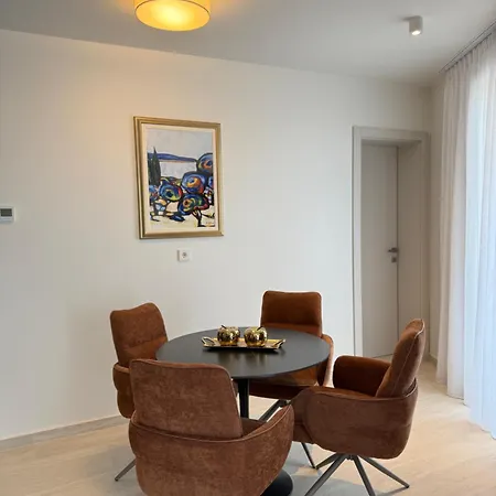 Navis & Aparthotel 4*
