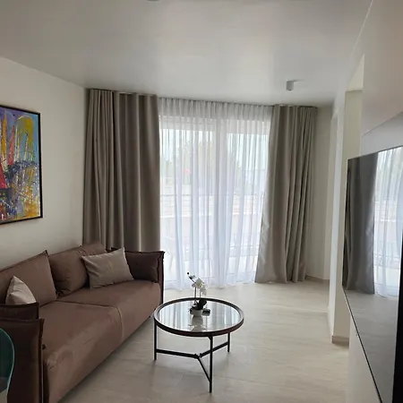 מלון דירות Navis & 4*