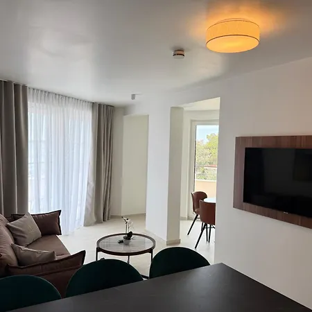Aparthotel Navis &