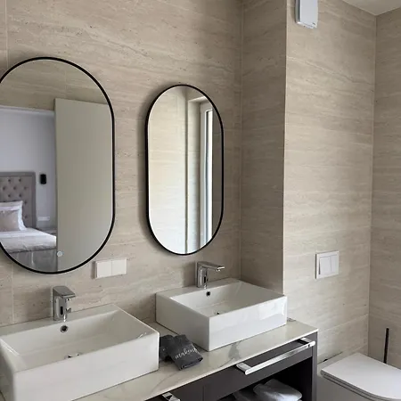 Navis & Aparthotel 4*